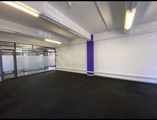 92M² OFFICE TO LET IN WOODSTOCK